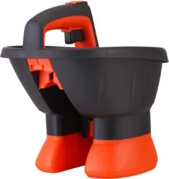 FUXTEC Strooier - Universele Handstrooier - Zoutstrooier - Kunstmeststrooier - Werkt Op Batterijen (geleverd Zonder Batterij) - FX-US270 7 FUXTEC Strooier - Universele Handstrooier - Zoutstrooier - Kunstmeststrooier - Werkt Op Batterijen (geleverd Zonder Batterij) - FX-US270 -Tuingereedschaps Winkel 1131x1200 3