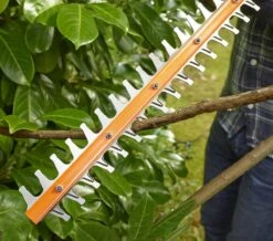 Black & Decker BLACK+DECKER BEHT251-QS Heggenschaar - 450W - 50cm - Gesnoerd 7 Black & Decker BLACK+DECKER BEHT251-QS Heggenschaar - 450W - 50cm - Gesnoerd -Tuingereedschaps Winkel 1200x1060