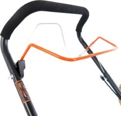 FUXTEC Grasmaaier Benzine - 46cm - Zelfrijdend / Zelftrekkend / Achterwielaandrijving - Mulchfunctie - Opvangbak 50L - FX-RM4646 18 FUXTEC Grasmaaier Benzine - 46cm - Zelfrijdend / Zelftrekkend / Achterwielaandrijving - Mulchfunctie - Opvangbak 50L - FX-RM4646 -Tuingereedschaps Winkel 1200x1150