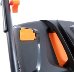 FUXTEC Grasmaaier Benzine - 46cm - Zelfrijdend / Zelftrekkend / Achterwielaandrijving - Mulchfunctie - Opvangbak 50L - FX-RM4646 17 FUXTEC Grasmaaier Benzine - 46cm - Zelfrijdend / Zelftrekkend / Achterwielaandrijving - Mulchfunctie - Opvangbak 50L - FX-RM4646 -Tuingereedschaps Winkel 1200x1171 1