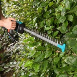 GARDENA - EasyCut 420/45 - Heggenschaar (gemotoriseerd) - Meslengte 45cm - Tandmes Opening 18mm 13 GARDENA - EasyCut 420/45 - Heggenschaar (gemotoriseerd) - Meslengte 45cm - Tandmes Opening 18mm -Tuingereedschaps Winkel 1200x1200 243