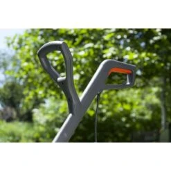 GARDENA - SmallCut Trimmer 300/23 - Grastrimmer (gemotoriseerd) - 300W - Maaibreedte 23 Cm 13 GARDENA - SmallCut Trimmer 300/23 - Grastrimmer (gemotoriseerd) - 300W - Maaibreedte 23 Cm -Tuingereedschaps Winkel 1200x1200 267