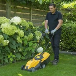 Powerplus POWXG6212T Elektrische Grasmaaier - Grasmachine Voor Kleine En Middelgrote Tuin - 1300W - Maaibreedte 320mm - Verstelbare Maaihoogte - 30L Opvangbak - Incl. Grastrimmer 250W 11 Powerplus POWXG6212T Elektrische Grasmaaier - Grasmachine Voor Kleine En Middelgrote Tuin - 1300W - Maaibreedte 320mm - Verstelbare Maaihoogte - 30L Opvangbak - Incl. Grastrimmer 250W -Tuingereedschaps Winkel 1200x1200 331