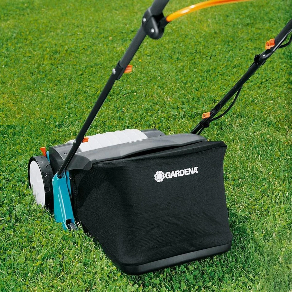 GARDENA EVC 1000 Verticuteermachine - Werkbreedte 30 Cm - Werkgebied 600m2 8 GARDENA EVC 1000 Verticuteermachine - Werkbreedte 30 Cm - Werkgebied 600m2 - Afbeelding 8