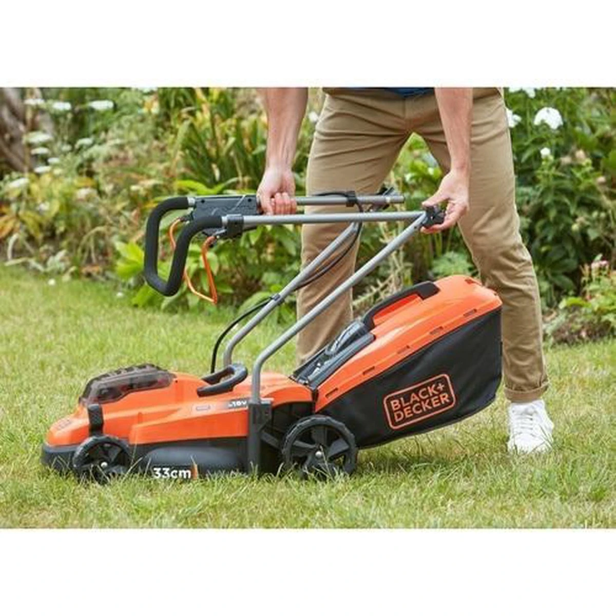Black & Decker BLACK+DECKER BCMW3318N-XJ Grasmaaier - 18V - 33cm - Excl. Accu & Lader 8 Black & Decker BLACK+DECKER BCMW3318N-XJ Grasmaaier - 18V - 33cm - Excl. Accu & Lader - Afbeelding 8