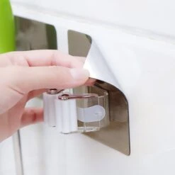 Bezem Houder - Zelfklevend - Zilverkleurig 9 Bezem Houder - Zelfklevend - Zilverkleurig -Tuingereedschaps Winkel 1200x1200 473