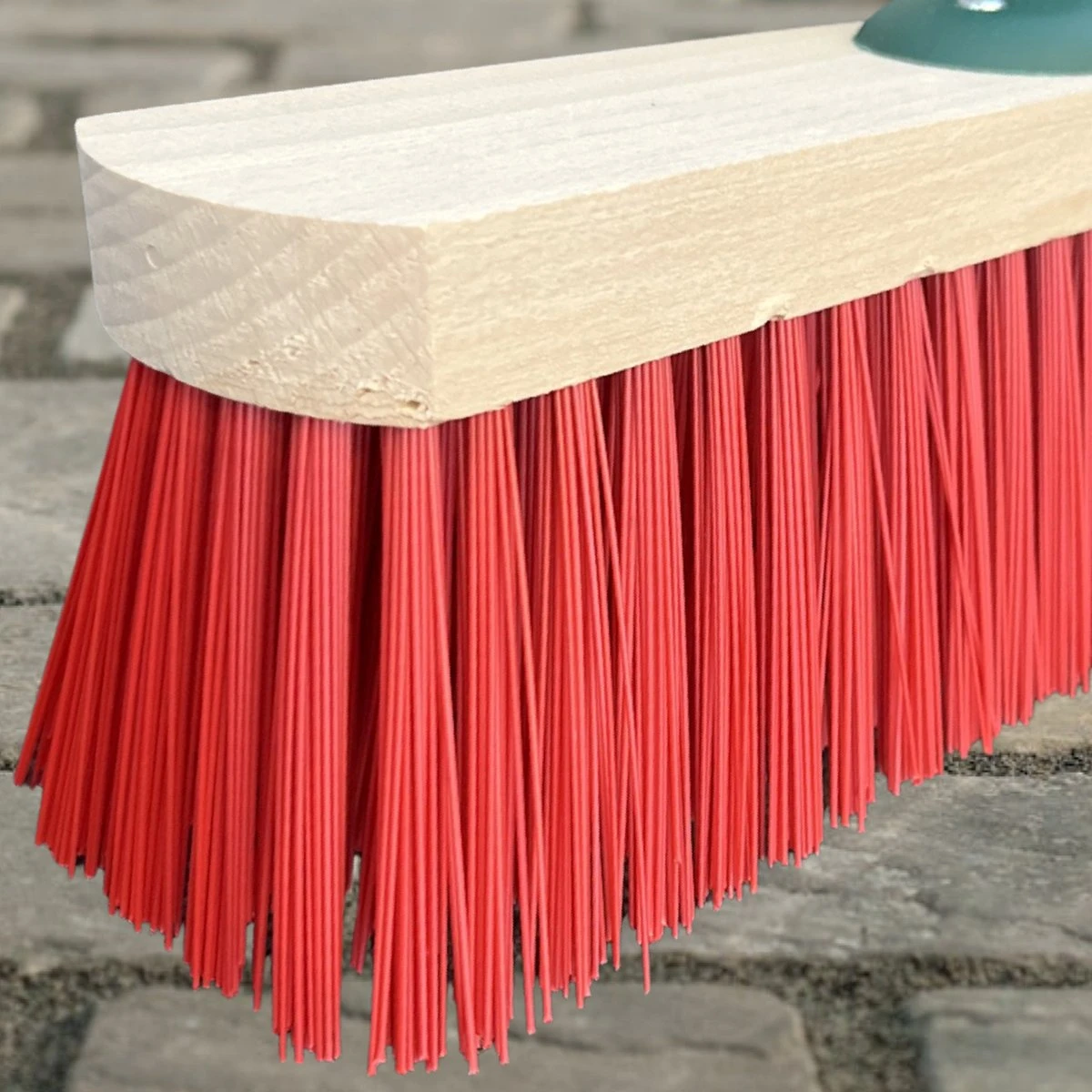 MAUS Classic Bezem Buiten 60cm - Harde PVC Straatbezem Van Hout Met Steel - Made In EU -zeer Robuust 3 MAUS Classic Bezem Buiten 60cm - Harde PVC Straatbezem Van Hout Met Steel - Made In EU -zeer Robuust - Afbeelding 3