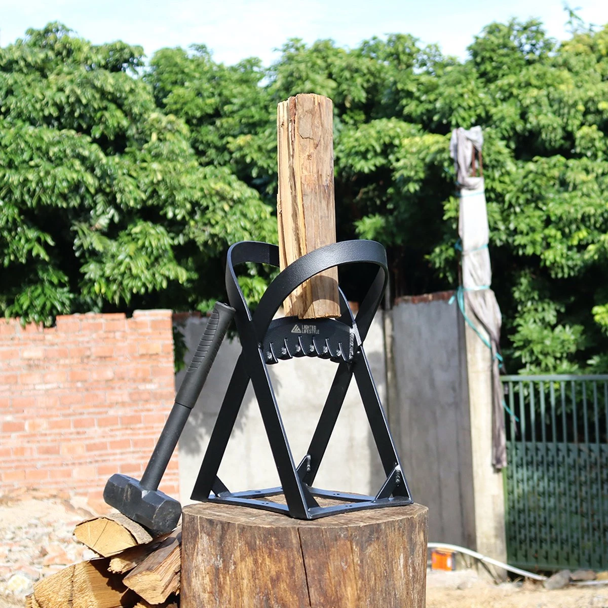 Lighted Lifestyle™| Houtklover Voor Aanmaakhout Incl. Kloofhamer - Houtsplijter - Houtkliever - Snel Haardhout - Gietijzer - Incl. Schroeven 5 Lighted Lifestyle™| Houtklover Voor Aanmaakhout Incl. Kloofhamer - Houtsplijter - Houtkliever - Snel Haardhout - Gietijzer - Incl. Schroeven - Afbeelding 5