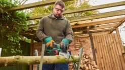 Bosch UniversalChain 18 Kettingzaag - Met 18 V Accu En Lader 12 Bosch UniversalChain 18 Kettingzaag - Met 18 V Accu En Lader -Tuingereedschaps Winkel 1200x674 7