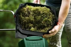 Bosch UniversalVerticut 1100 Verticuteermachine - Op Snoer - 1100 W - 32 Cm Maaibreedte - Met 50 Liter Opvangbak 12 Bosch UniversalVerticut 1100 Verticuteermachine - Op Snoer - 1100 W - 32 Cm Maaibreedte - Met 50 Liter Opvangbak -Tuingereedschaps Winkel 1200x798 14