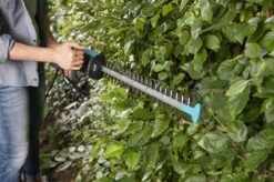 GARDENA - EasyCut 420/45 - Heggenschaar (gemotoriseerd) - Meslengte 45cm - Tandmes Opening 18mm 12 GARDENA - EasyCut 420/45 - Heggenschaar (gemotoriseerd) - Meslengte 45cm - Tandmes Opening 18mm -Tuingereedschaps Winkel 1200x799 100