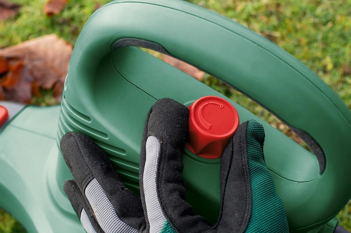 Bosch UniversalGardenTidy 2300 Bladblazer - Op Snoer - 2300 W 6 Bosch UniversalGardenTidy 2300 Bladblazer - Op Snoer - 2300 W - Afbeelding 6