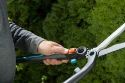 GARDENA - 2 In 1 EnergyCut Heggenschaar - 2.5x Meer Kracht - Totale Lengte 60 Cm 28 GARDENA - 2 In 1 EnergyCut Heggenschaar - 2.5x Meer Kracht - Totale Lengte 60 Cm -Tuingereedschaps Winkel 1200x799 96