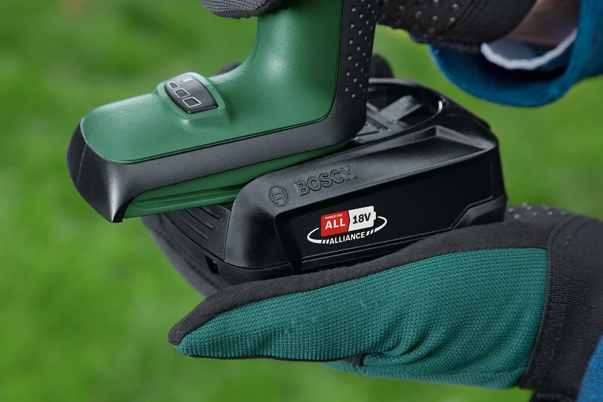 Bosch KEO 18 Accu Tuinzaagmachine - Snijdiameter Van 80 Mm - Met 18 V Accu En Lader 5 Bosch KEO 18 Accu Tuinzaagmachine - Snijdiameter Van 80 Mm - Met 18 V Accu En Lader - Afbeelding 5