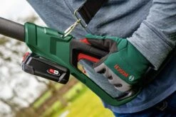 Bosch UniversalHedgePole 18 Heggenschaar Op Steel - Met 18 V Accu En Lader 20 Bosch UniversalHedgePole 18 Heggenschaar Op Steel - Met 18 V Accu En Lader -Tuingereedschaps Winkel 1200x800 140
