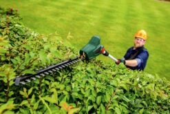 Bosch UniversalHedgePole 18 Heggenschaar Op Steel - Met 18 V Accu En Lader 25 Bosch UniversalHedgePole 18 Heggenschaar Op Steel - Met 18 V Accu En Lader -Tuingereedschaps Winkel 1200x800 143