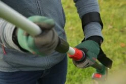 Bosch UniversalHedgePole 18 Heggenschaar Op Steel - Met 18 V Accu En Lader 27 Bosch UniversalHedgePole 18 Heggenschaar Op Steel - Met 18 V Accu En Lader -Tuingereedschaps Winkel 1200x800 145