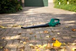 VONROC Accu Bladblazer – VPower 20V – 2 Standen – Max. Blaassnelheid 190km/u – Incl. Accu En Oplader 14 VONROC Accu Bladblazer – VPower 20V – 2 Standen – Max. Blaassnelheid 190km/u – Incl. Accu En Oplader -Tuingereedschaps Winkel 1200x800 15