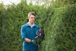Bosch UniversalHedgeCut 18-50 Heggenschaar - Met 18 V Accu En Lader 19 Bosch UniversalHedgeCut 18-50 Heggenschaar - Met 18 V Accu En Lader -Tuingereedschaps Winkel 1200x800 177
