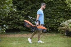 Black & Decker BLACK+DECKER BCMW3318L2-QW Grasmaaier - 18V - 33cm - Incl. 2 Accu's En Lader 20 Black & Decker BLACK+DECKER BCMW3318L2-QW Grasmaaier - 18V - 33cm - Incl. 2 Accu's En Lader -Tuingereedschaps Winkel 1200x800 225