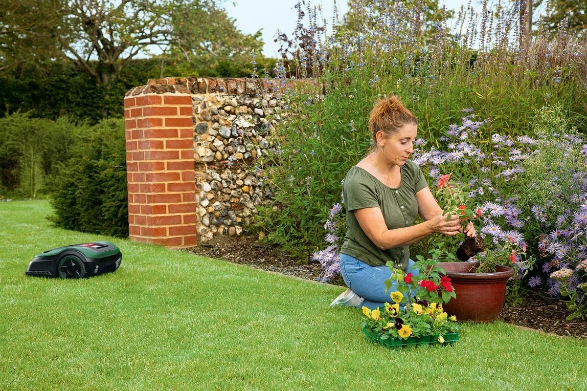 Bosch Indego S+ 500 Robotmaaier - Voor Gazons Tot 500 M2 - Incl. Laadstation En Accessoires - Connected 4 Bosch Indego S+ 500 Robotmaaier - Voor Gazons Tot 500 M2 - Incl. Laadstation En Accessoires - Connected - Afbeelding 4