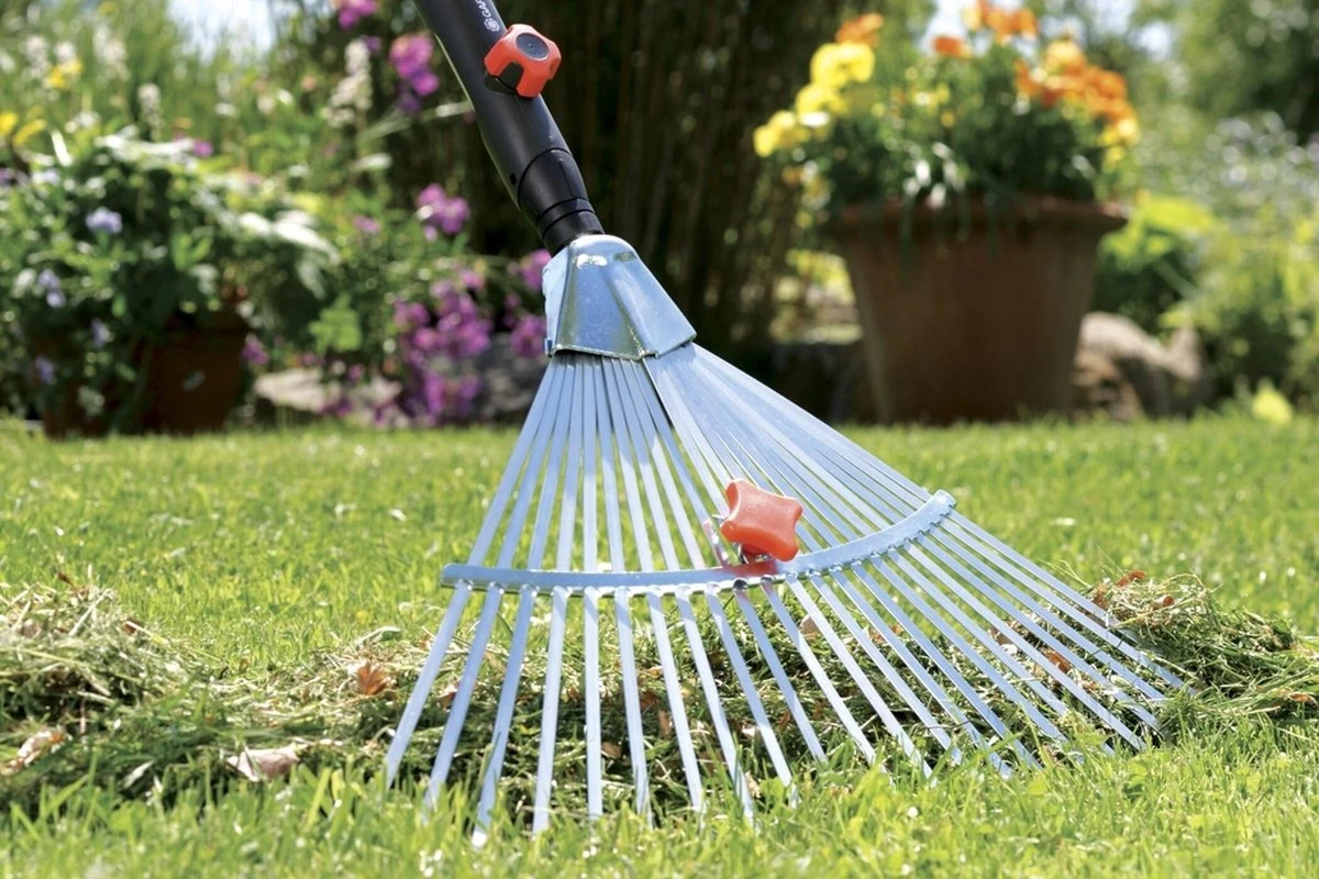 GARDENA Combisysteem Bladhark Hark - Werkbreedte Verstelbaar 30/50 Cm - Aanbevolen Steellengte 130 Cm 3 GARDENA Combisysteem Bladhark Hark - Werkbreedte Verstelbaar 30/50 Cm - Aanbevolen Steellengte 130 Cm - Afbeelding 3