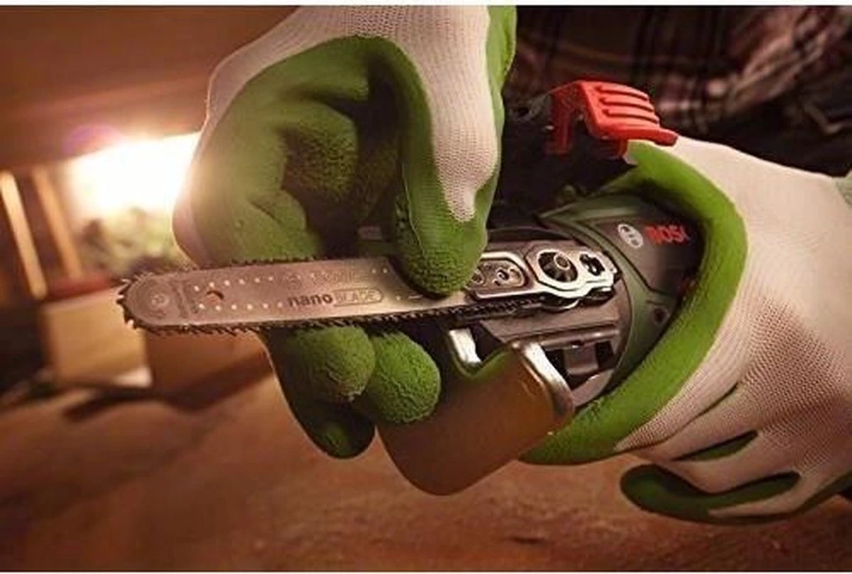 Bosch EasyCut 12 Accu Microkettingzaag - Met 1 X 12 V Accu En Lader 10 Bosch EasyCut 12 Accu Microkettingzaag - Met 1 X 12 V Accu En Lader - Afbeelding 10