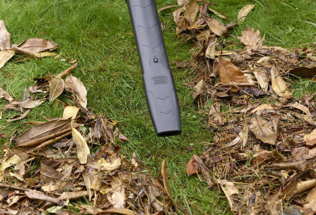 Black & Decker BLACK+DECKER BEBLV301 Bladblazer - Blaas En Zuigfunctie - Rugzak Als Opvangzak 13 Black & Decker BLACK+DECKER BEBLV301 Bladblazer - Blaas En Zuigfunctie - Rugzak Als Opvangzak - Afbeelding 13