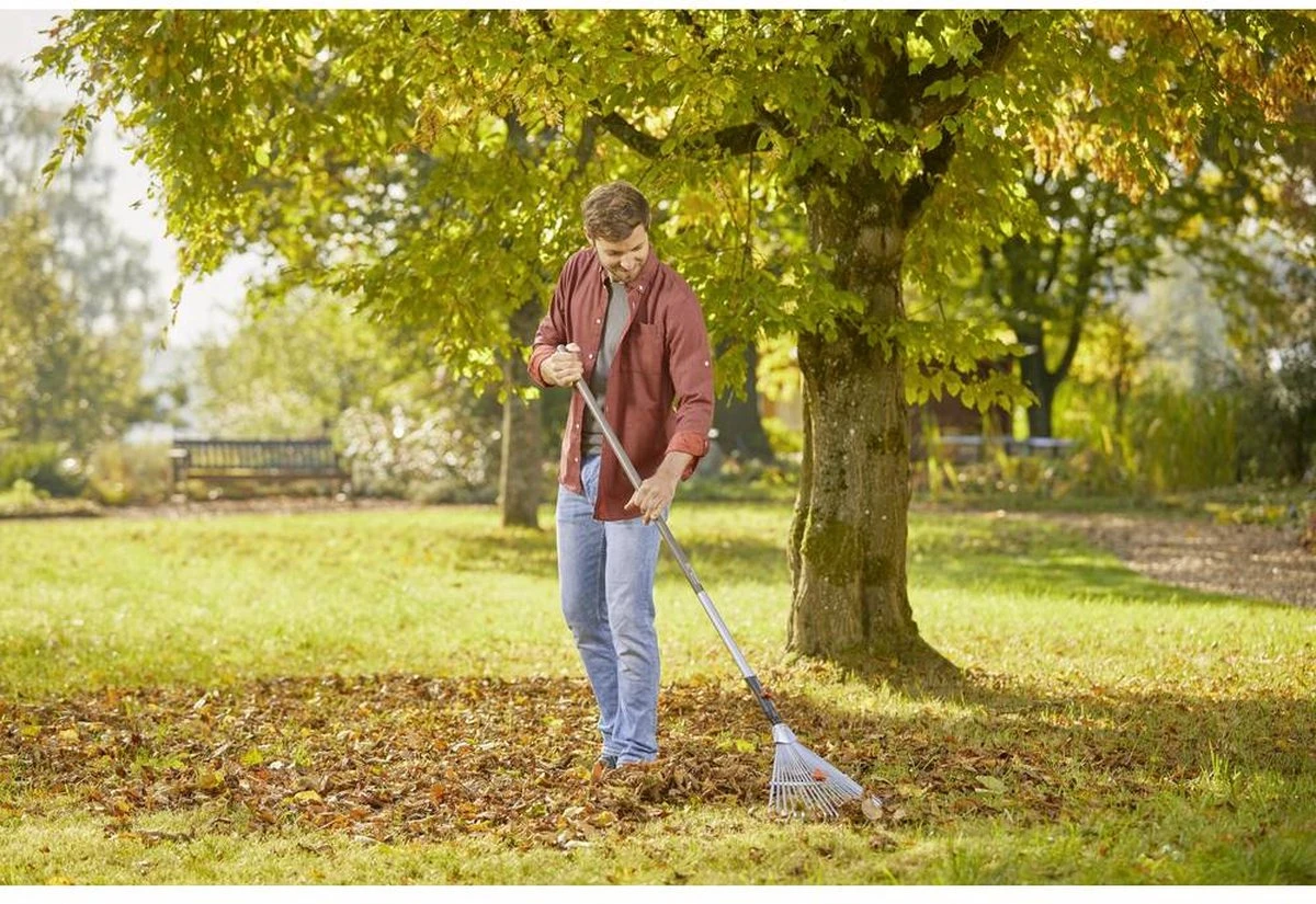 GARDENA Combisysteem Bladhark Hark - Werkbreedte Verstelbaar 30/50 Cm - Aanbevolen Steellengte 130 Cm 2 GARDENA Combisysteem Bladhark Hark - Werkbreedte Verstelbaar 30/50 Cm - Aanbevolen Steellengte 130 Cm - Afbeelding 2
