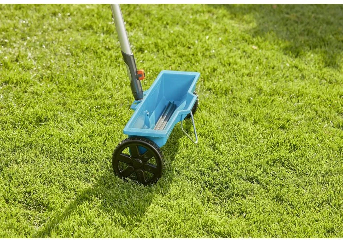 GARDENA Combisysteem Strooiwagen - 40 Cm Strooibreedte - Inhoud 3 Liter - Geschikt Voor 100m² 2 GARDENA Combisysteem Strooiwagen - 40 Cm Strooibreedte - Inhoud 3 Liter - Geschikt Voor 100m² - Afbeelding 2