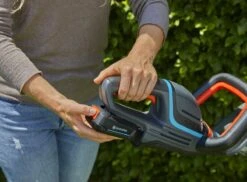 GARDENA - ComfortCut 50/18V-P4A Ready-To-Use Set - Heggenschaar 24 GARDENA - ComfortCut 50/18V-P4A Ready-To-Use Set - Heggenschaar -Tuingereedschaps Winkel 1200x885