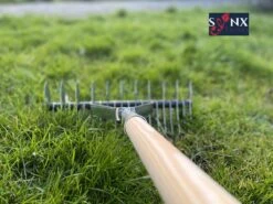 Synx Tools Verticuteerhark Verzinkt - Gazonbeluchters - Verticuteer / Harken - Bodembewerkers - Tuinartikelen / Tuingereedschap - Inclusief Steel 160cm 11 Synx Tools Verticuteerhark Verzinkt - Gazonbeluchters - Verticuteer / Harken - Bodembewerkers - Tuinartikelen / Tuingereedschap - Inclusief Steel 160cm -Tuingereedschaps Winkel 1200x899 6
