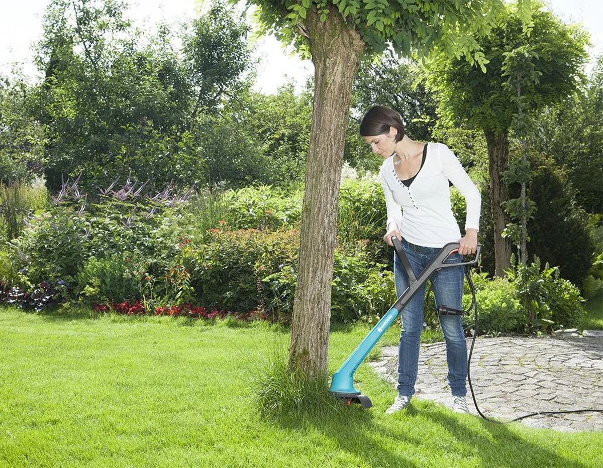 GARDENA - SmallCut Trimmer 300/23 - Grastrimmer (gemotoriseerd) - 300W - Maaibreedte 23 Cm 9 GARDENA - SmallCut Trimmer 300/23 - Grastrimmer (gemotoriseerd) - 300W - Maaibreedte 23 Cm - Afbeelding 9