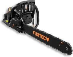 FUXTEC Kettingzaag Benzine - 61,5cc 2-takt - 51cm / 20 Inch Zwaardlengte - Incl. Zaagblad & Ketting - FX-KS262 - Black Edition 9 FUXTEC Kettingzaag Benzine - 61,5cc 2-takt - 51cm / 20 Inch Zwaardlengte - Incl. Zaagblad & Ketting - FX-KS262 - Black Edition -Tuingereedschaps Winkel 1200x934 1