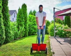 Einhell Strooiwagen GC-SR 12 (12 L - 45 Cm Strooibreedte - Dubbele Duwstang - Kliksluiting Aan Beide Zijden - Verstelhendel - Corrosiebestendige Rol - Behuizing Van Breukvast Kunststof) 17 Einhell Strooiwagen GC-SR 12 (12 L - 45 Cm Strooibreedte - Dubbele Duwstang - Kliksluiting Aan Beide Zijden - Verstelhendel - Corrosiebestendige Rol - Behuizing Van Breukvast Kunststof) -Tuingereedschaps Winkel 1200x949 1