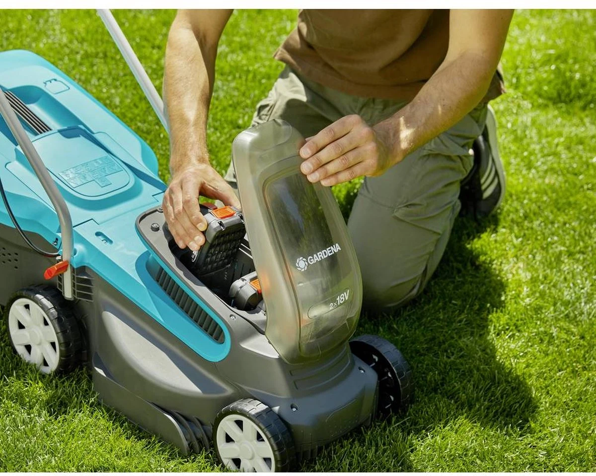 GARDENA - PowerMax 32/36V P4A Ready To Use Set - Grasmaaier (gemotoriseerd) - Maaihoogte 60mm - Snijbreedte 32 Cm 7 GARDENA - PowerMax 32/36V P4A Ready To Use Set - Grasmaaier (gemotoriseerd) - Maaihoogte 60mm - Snijbreedte 32 Cm - Afbeelding 7