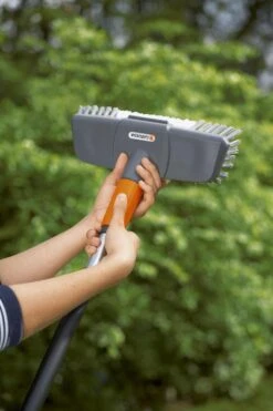 GARDENA Cleansystem Comfort Schrobber - Reinigen Van Paden - Terras - Oprit 11 GARDENA Cleansystem Comfort Schrobber - Reinigen Van Paden - Terras - Oprit -Tuingereedschaps Winkel 799x1200 73