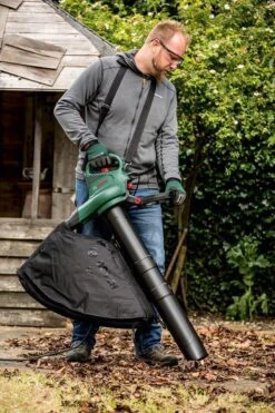 Bosch UniversalGardenTidy 3000 Bladblazer - Op Snoer - 3000 W 21 Bosch UniversalGardenTidy 3000 Bladblazer - Op Snoer - 3000 W -Tuingereedschaps Winkel 800x1200 2