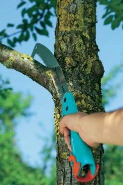 GARDENA Combisysteem Snoeizaag 300P Curved Takkenzaag - Meslengte 340 Mm - Exclusief Verlengstok 8 GARDENA Combisysteem Snoeizaag 300P Curved Takkenzaag - Meslengte 340 Mm - Exclusief Verlengstok -Tuingereedschaps Winkel 800x1200 60