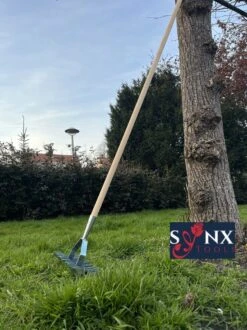 Synx Tools Verticuteerhark Verzinkt - Gazonbeluchters - Verticuteer / Harken - Bodembewerkers - Tuinartikelen / Tuingereedschap - Inclusief Steel 160cm 9 Synx Tools Verticuteerhark Verzinkt - Gazonbeluchters - Verticuteer / Harken - Bodembewerkers - Tuinartikelen / Tuingereedschap - Inclusief Steel 160cm -Tuingereedschaps Winkel 899x1200 5